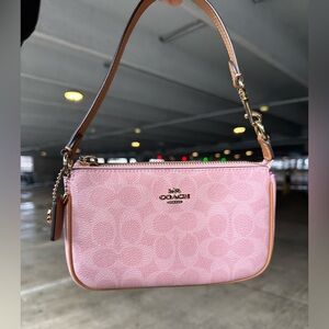 🌸🌸🌸 Coach Nolita 19 In Signature Canvas